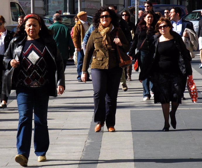 Mujeres caminando por las calles