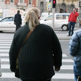 mujer-obesidad-obesa-recursos-calle