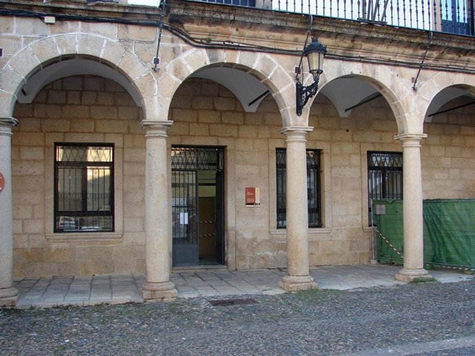 Puerta del ayuntamiento de Valencia de Alcántara