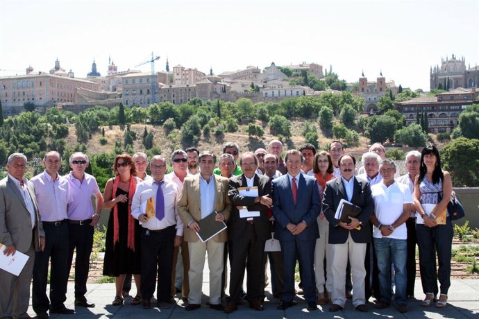 El consejero con los representantes de la FEMP