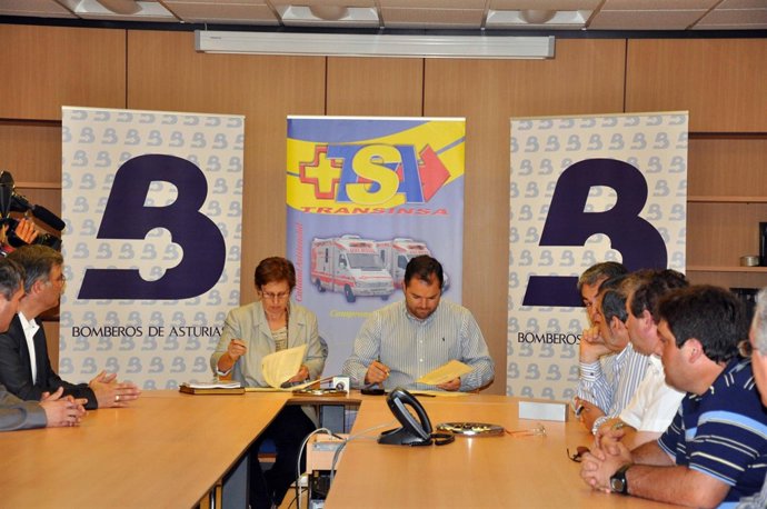 Firma convenio Bomberos de Asturias