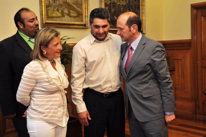 Fotografias: O Presidente, Rafael Louzán, Recibe A Juan José Cortes, Asesor Do P