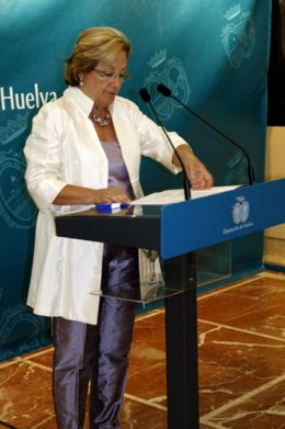 La presidenta de la Diputación Provincial de Huelva, Petronila Guerrero, informa