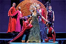 Momento de la obra "Calígula" que abre la XI edición del Festival de Teatro Clás