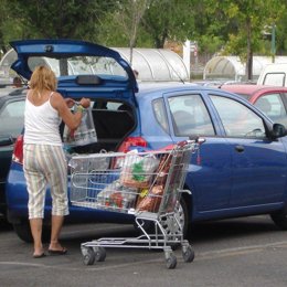 mujer carrito alcampo hace compra recursos IPC
