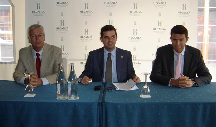 Alcalde de Santa Brígida, Lucas Bravo de Laguna (en el centro)