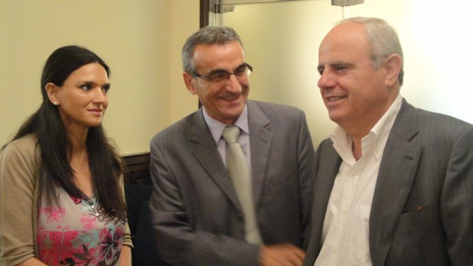 La diputada popular Maria José Horcajada con Jaume Gilabert, presidente de la Di