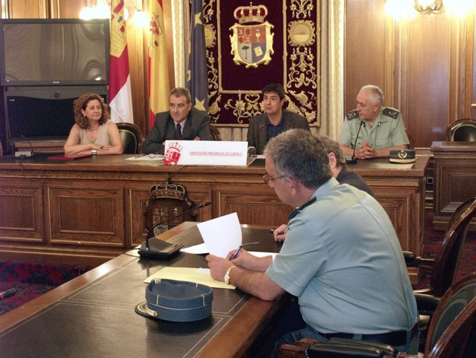 El delegado con el presidente de la Diputación tras la firma del convenio