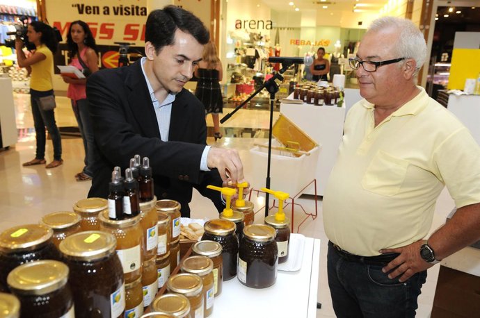 16-07-2010 INAUGURACION DE LA I MUESTRA EXPOMIELAUTOR: CARSTEN LAURITSEN / ACAN