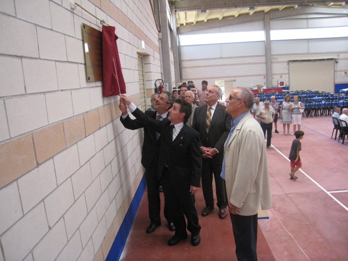 El consejero inaugura el pabellón de Villanueva de Sijena