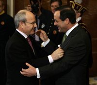 Bono llama al PSC a superar a los nacionalistas catalanes "en votos" y "no en nacionalismo"