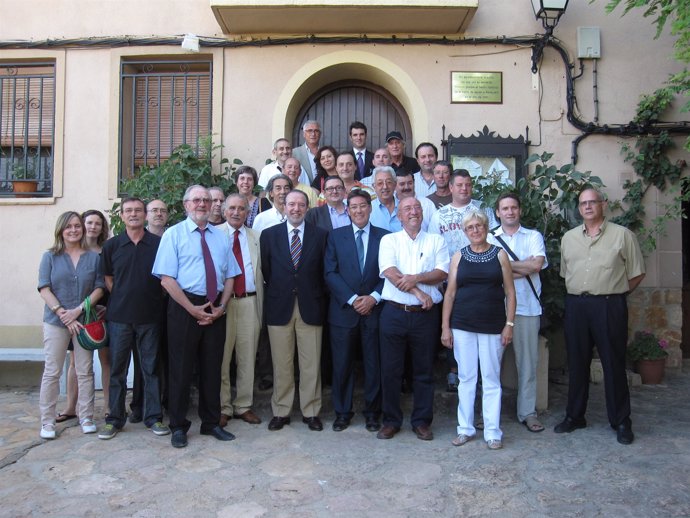 Arturo Aliaga  firma en Radiquero (Huesca) un convenio para promocionar la Sierr