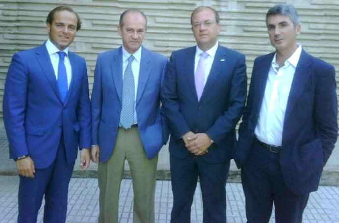 Reunión del PP con el Cluster de la Energía