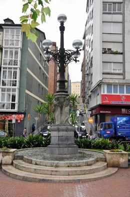 Fotomontaje de la farola de las Cuatro Estaciones