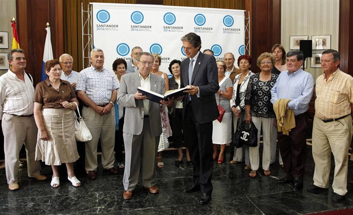 El alcalde con los mayores