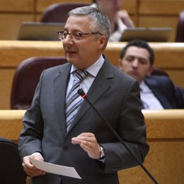 El ministro de Fomento, José Blanco, en el Senado