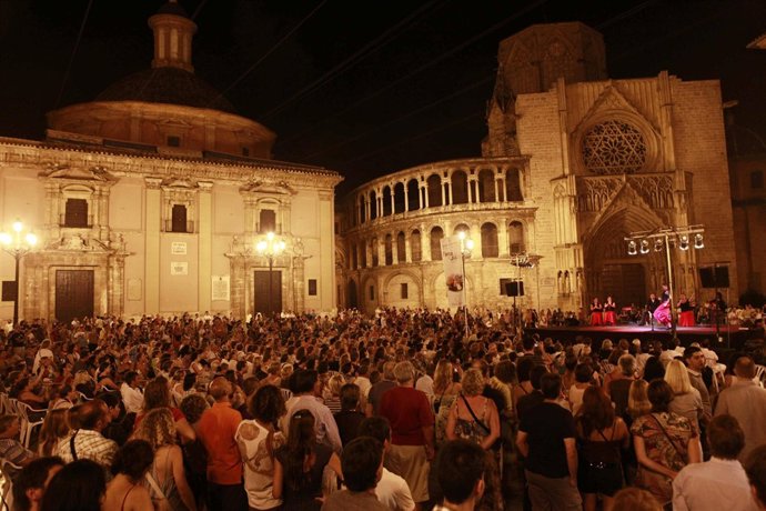 Participantes en la 'Gran Nit de Juliol'
