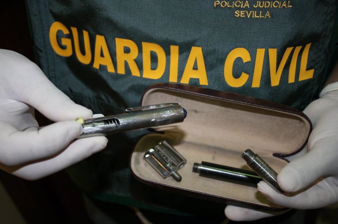 Bolígrafo-pistola encontrado bajo el asiento del coche del detenido