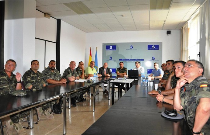 Visita militar a La Morgal