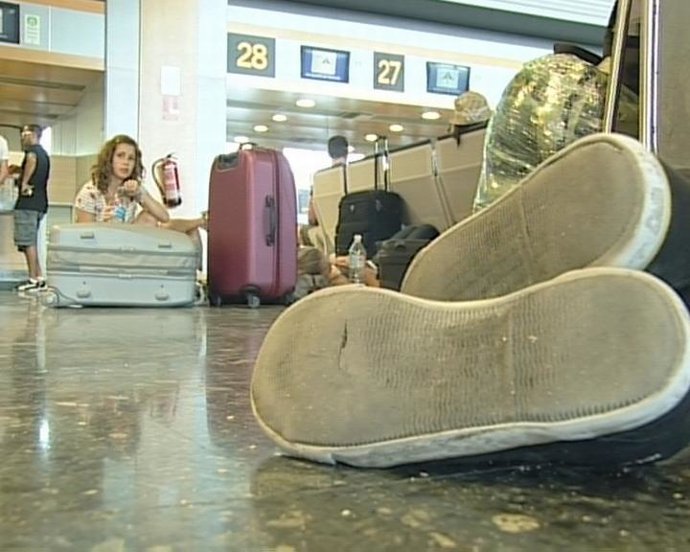Los viajeros aguardan su vuelo 