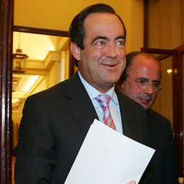 José Bono en los pasillos del Congreso