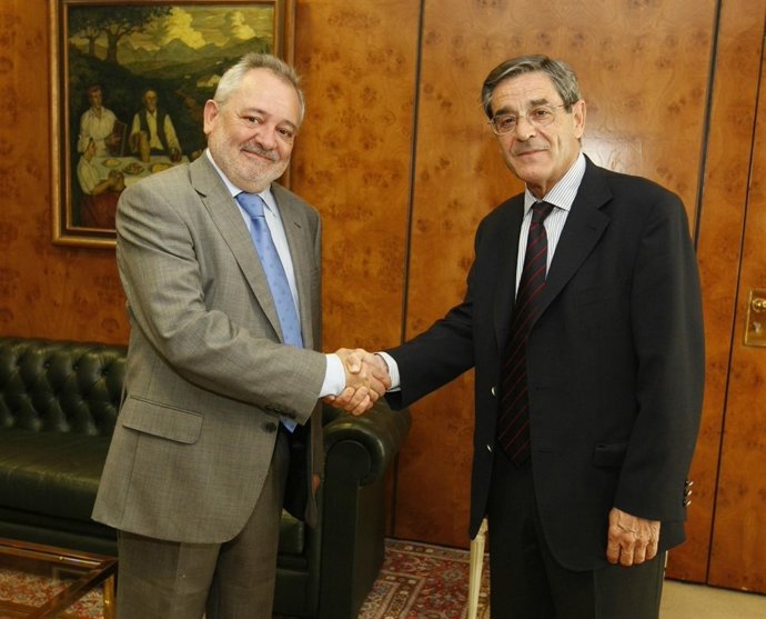 Ocaña y Fernández se saludan.