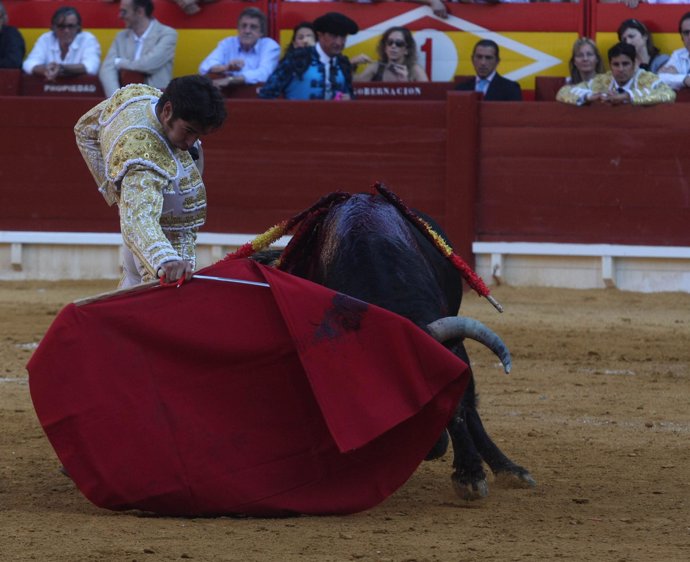 Cayetano Rivera toreando