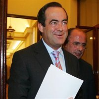 Bono aconseja a Cospedal tranquilizarse tras haber hecho "el ridículo" 