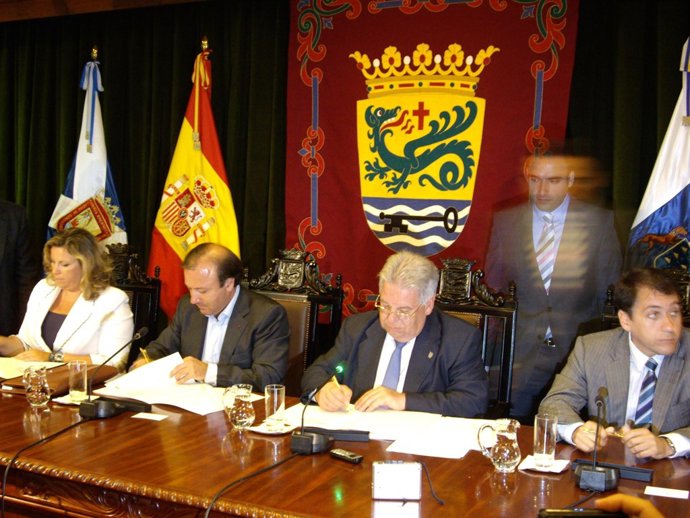 El secretario de Estado de Turismo, Joan Mesquida, la consejera de Turismo del G