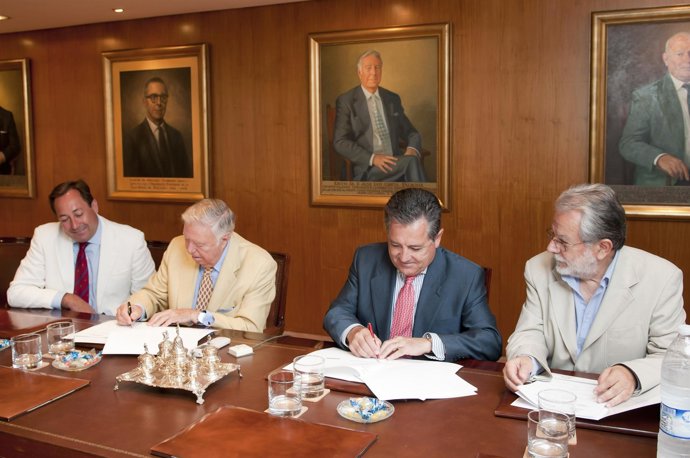 Manuel Jurado y José Luis García firman el convenio