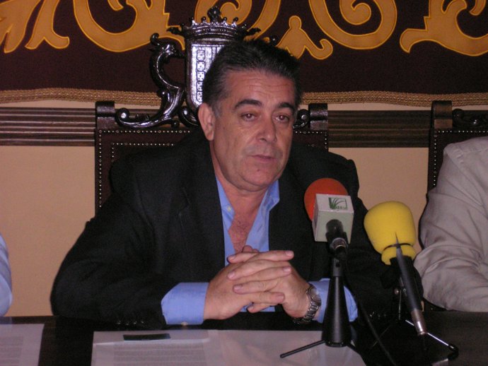 Francisco Bella, en rueda de prensa