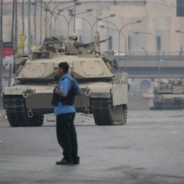 afganistan calle tanque patrullando