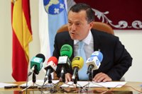 Hernández dice que las adjudicaciones de su consellería se "ajustan a derecho" y que persiguen que las "obras se hagan"