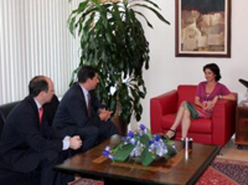 Imagen de la reunión que tuvo hoy la consejera de Economía y Hacienda, Inmaculad