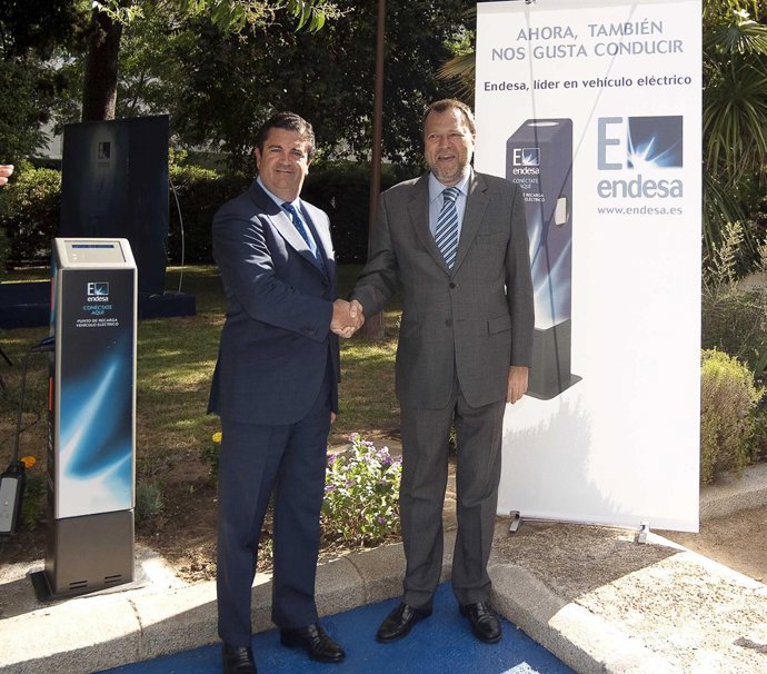 Prado y Monteseirín antes de la firma del convenio