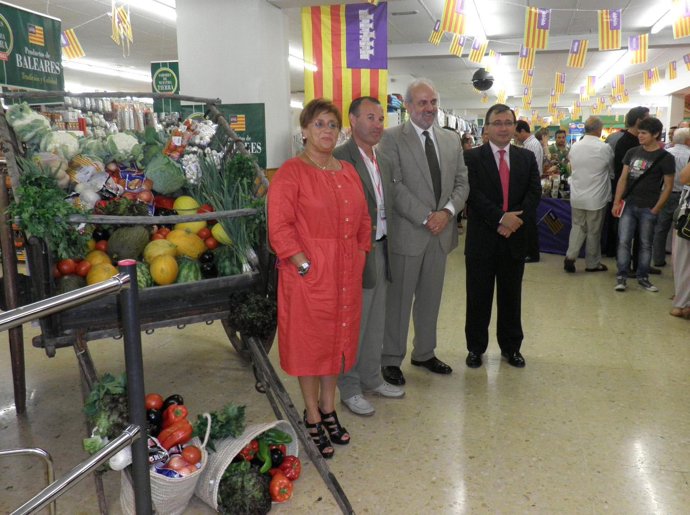 Vives, Pereda y Moragues, durante la presentación de la campaña.