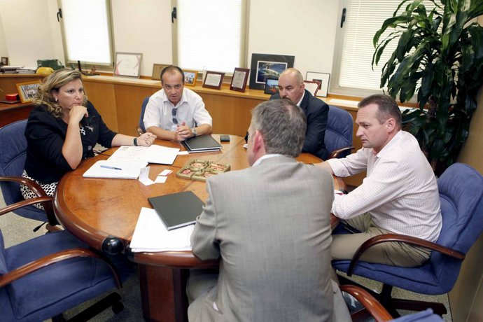 La consejera de Turismo del Gobierno de Canarias, Rita Martín, se reúne con resp