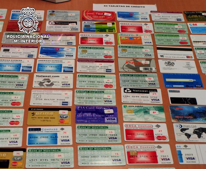 Tarjetas incautadas en la operación policial