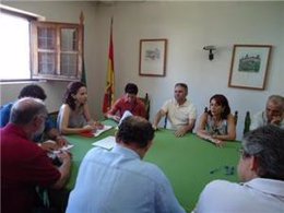 La consejera de Igualdad y Empleo, Pilar Lucio, se reune con los alcaldes de la 