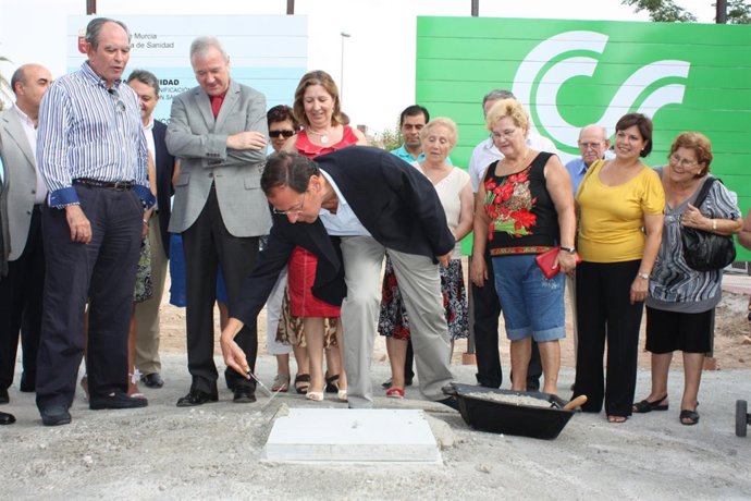 Primera piedra del nuevo centro salud de Santiago El Mayor