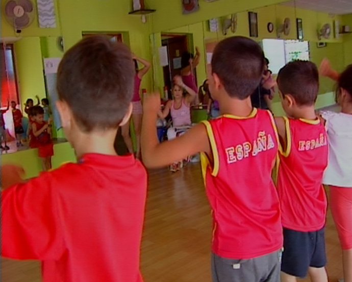 Los especialistas recomiendan que los escolares realicen en verano actividades a