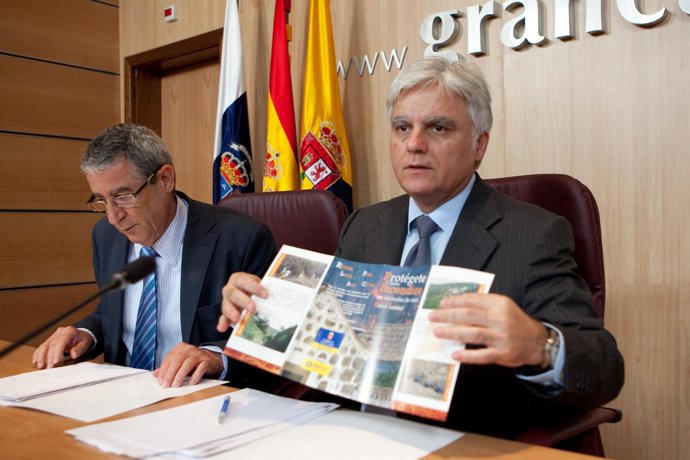 De izquierda a derecha, el consejero de Medio Ambiente del Cabildo de Gran Canar