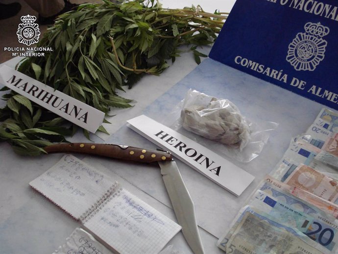 Material incautado al detenido en Almería