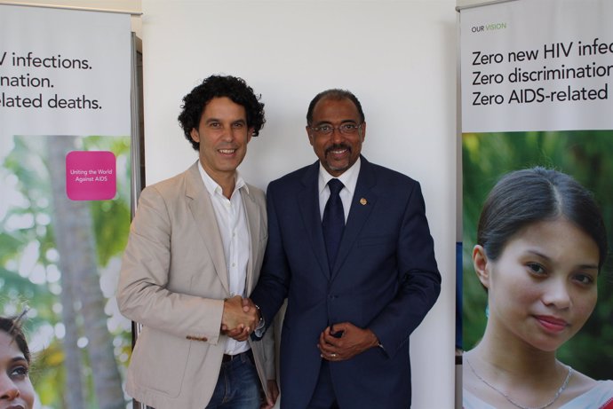 Pedro Zerolo con el director de ONUSIDA Michel Sidibè