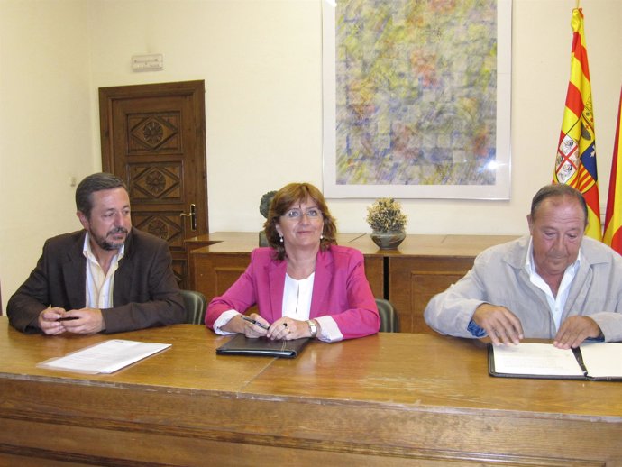 Firma del convenio entre el Gobierno de Aragón y la Asociación de Amigos del Ser
