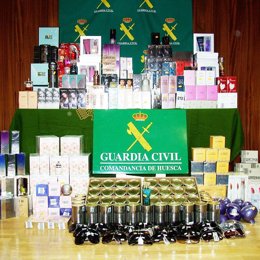 Detenida una mujer en Huesca por vender perfumes y gafas falsificados, material 