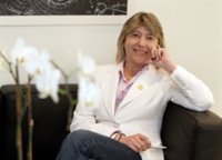 Quintana apunta un cortocircuito como causa del fuego en la lonja de Burela y espera que mañana esté operativa