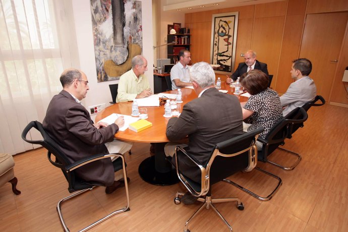 Moragues, durante su reunión con los responsables de Deporte de los Consells.