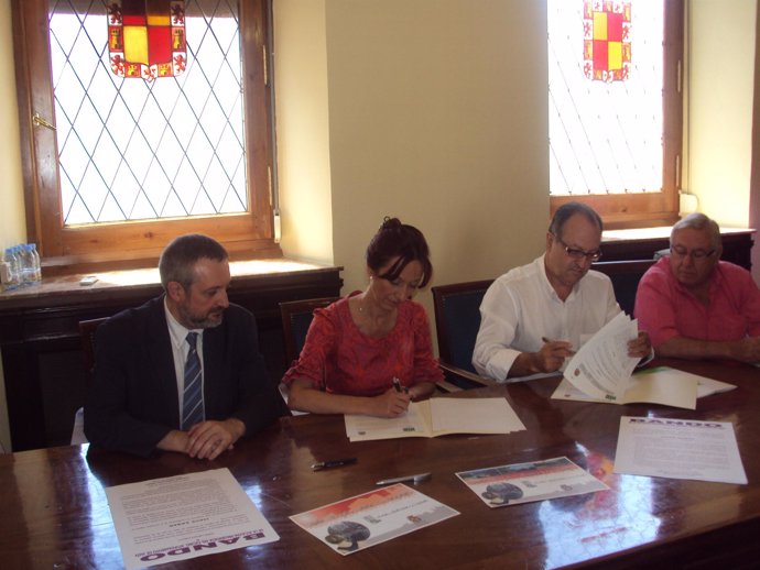  El Ayuntamiento de Jaén y la UCE firman un convenio para fomentar la limpieza e