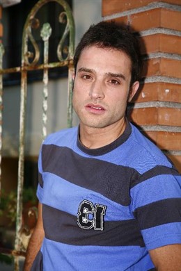 El actor está preparando el guión de su próxima película como director.